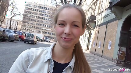 Блонда с улицы попала на кастинг